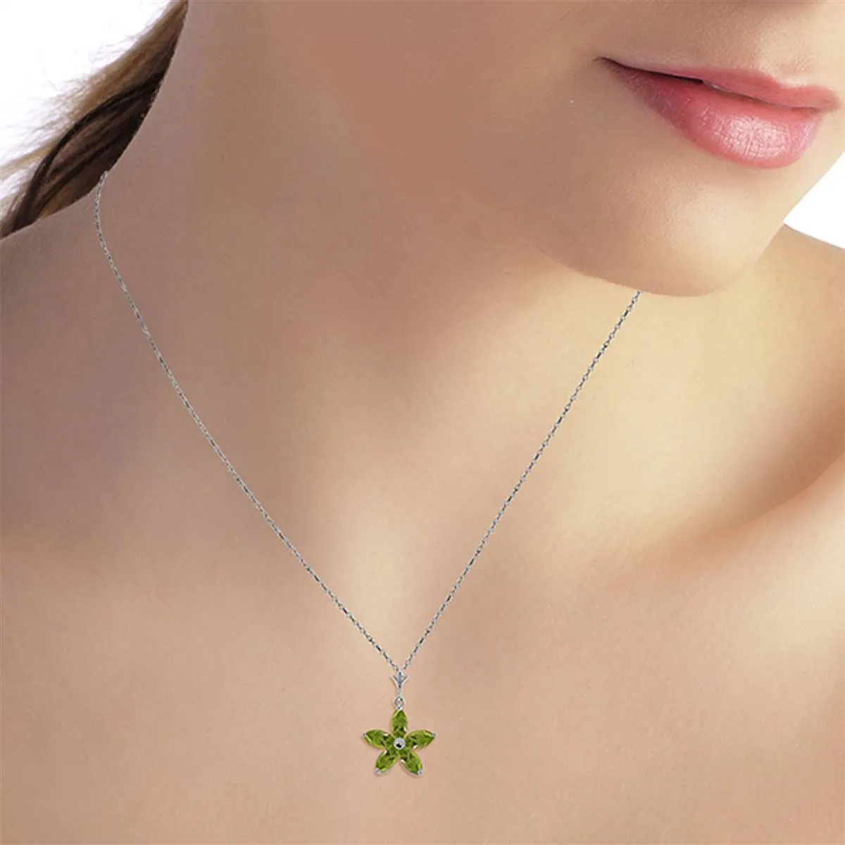 1.4 Carat 14K Solid White Gold La Vie Peridot Necklace