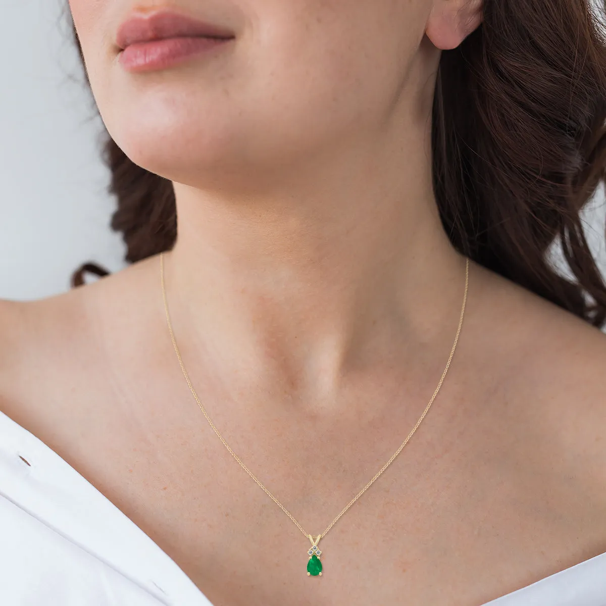 14K Yellow Gold 6X4Mm Pear Emerald And Three Stone Diamond Pendant