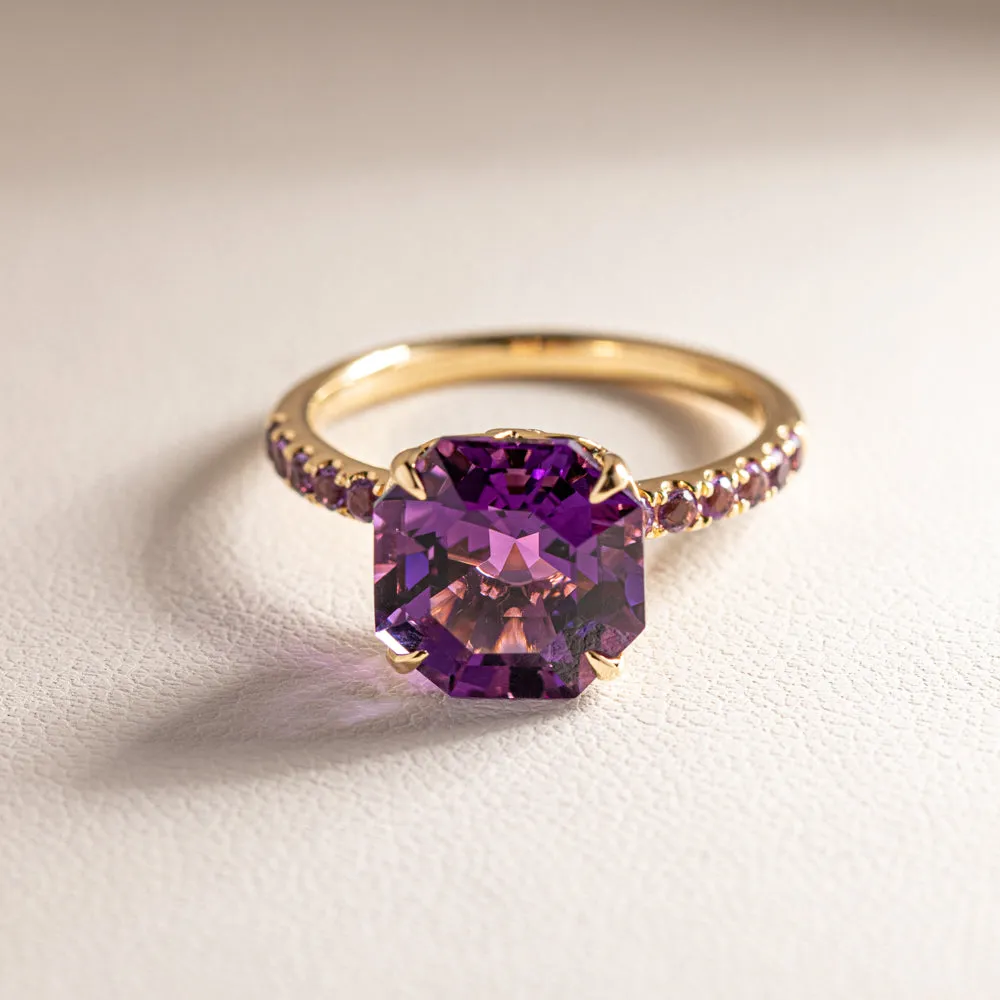 18ct Yellow Gold 3.95ct Amethyst Ring