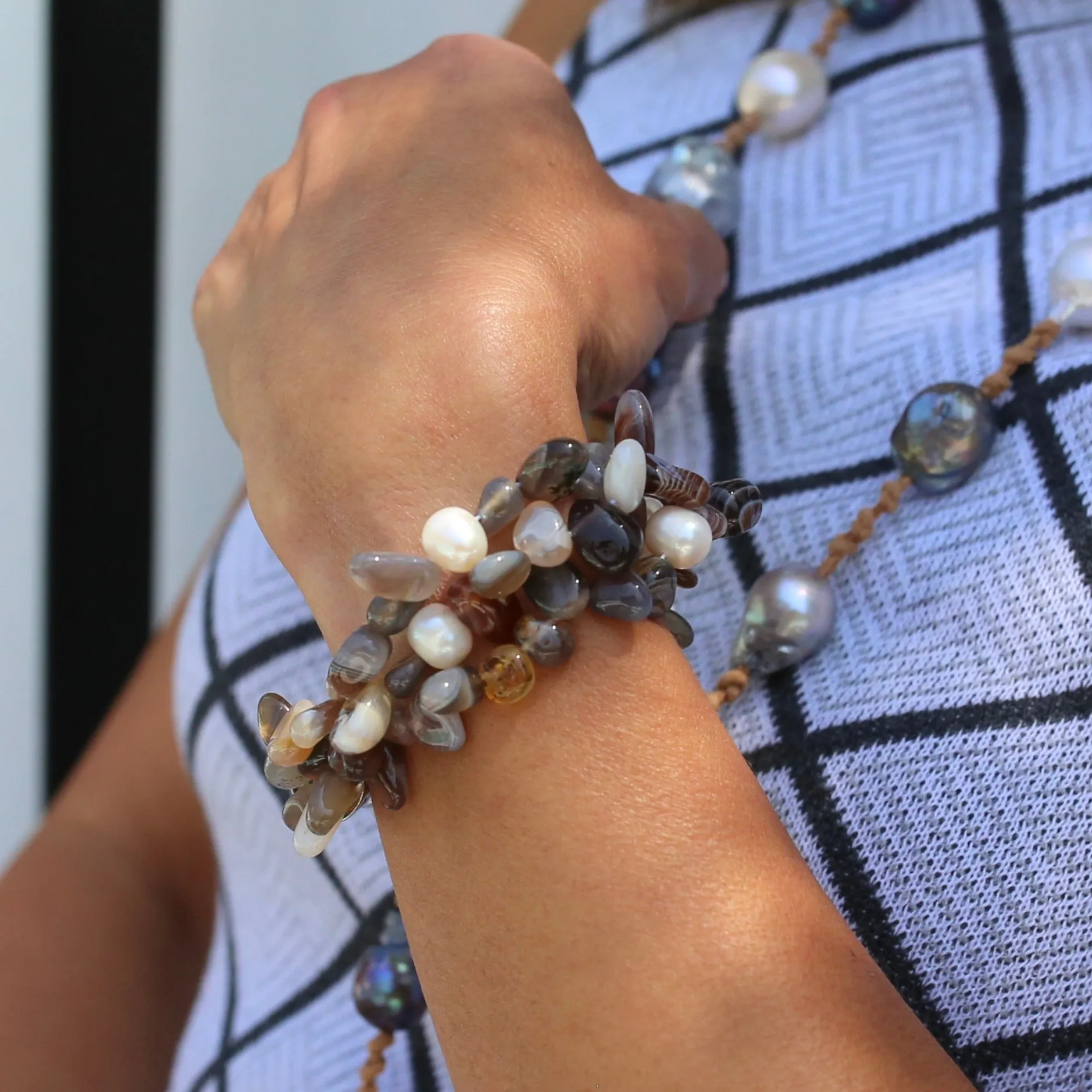 224-09 | BROWN AGATE & PEARL TRIPLE STRAND BRACELET