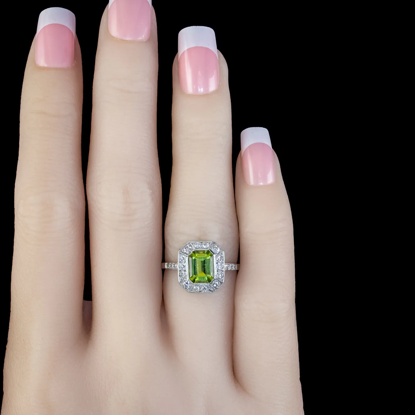 Art Deco Peridot Diamond Ring Platinum 1.60ct Peridot 1ct Of Diamond Circa 1920