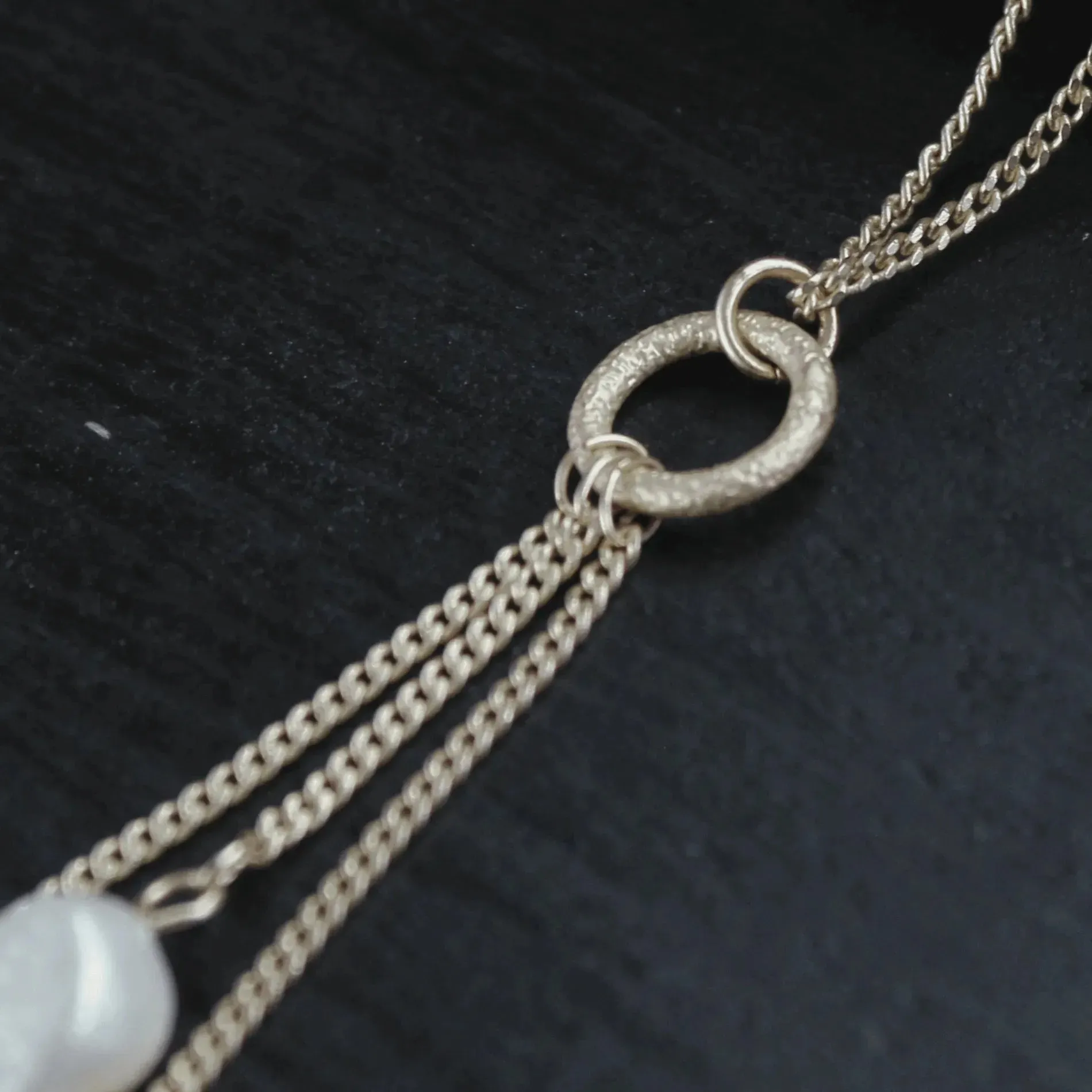 Audrey Simple Glow Pearl Necklace Gold Plating