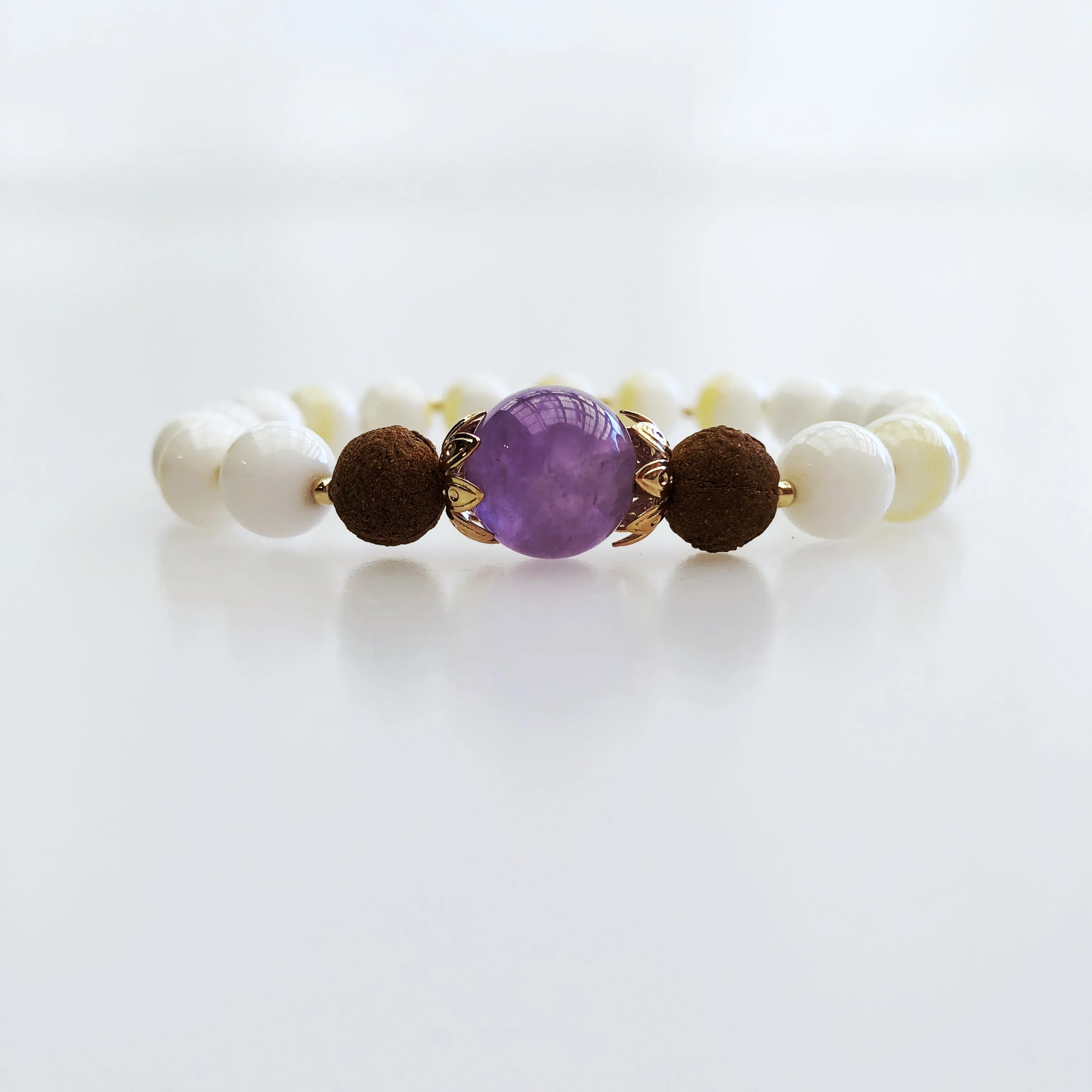 Beaded Tridacna Bracelet with Herbal Bead