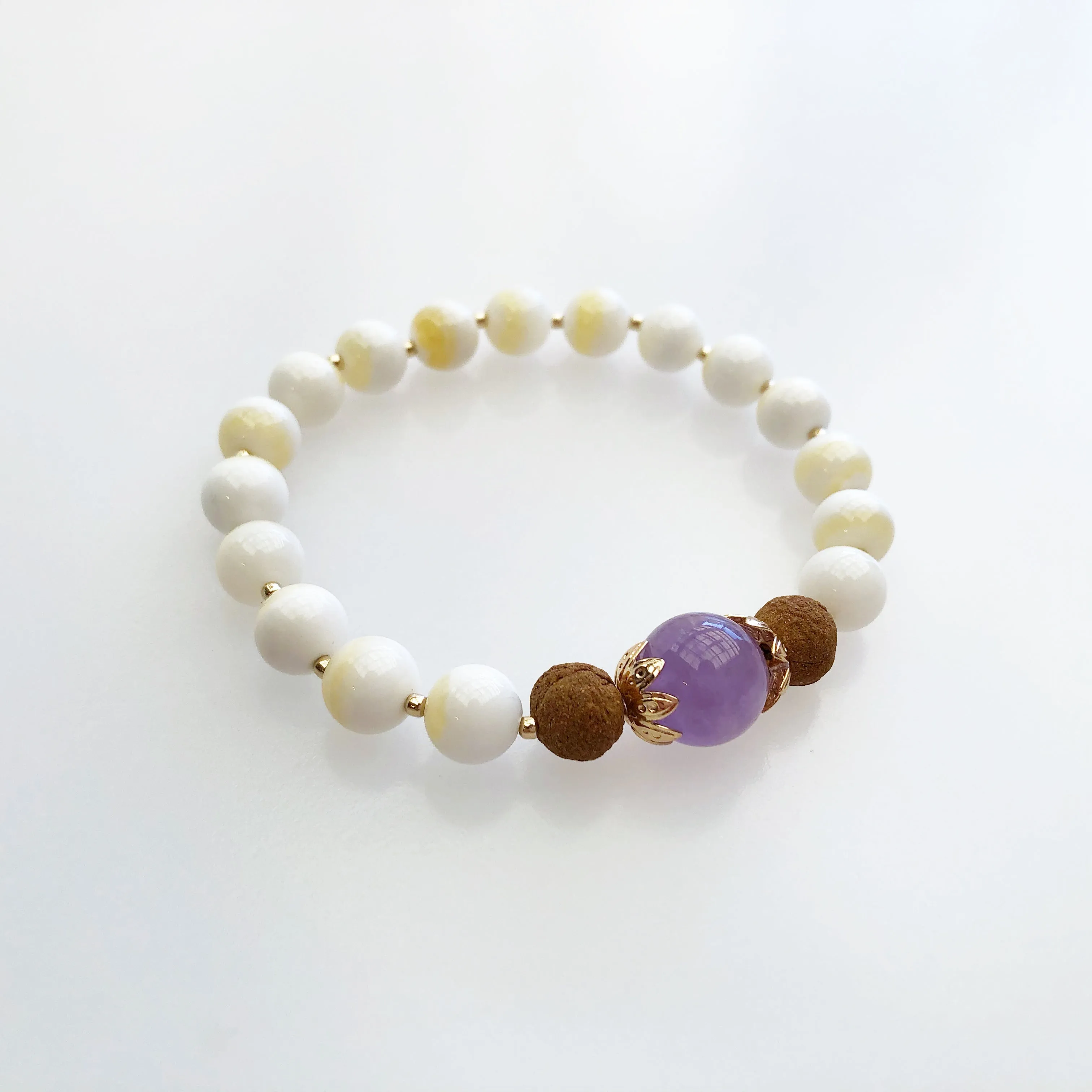 Beaded Tridacna Bracelet with Herbal Bead