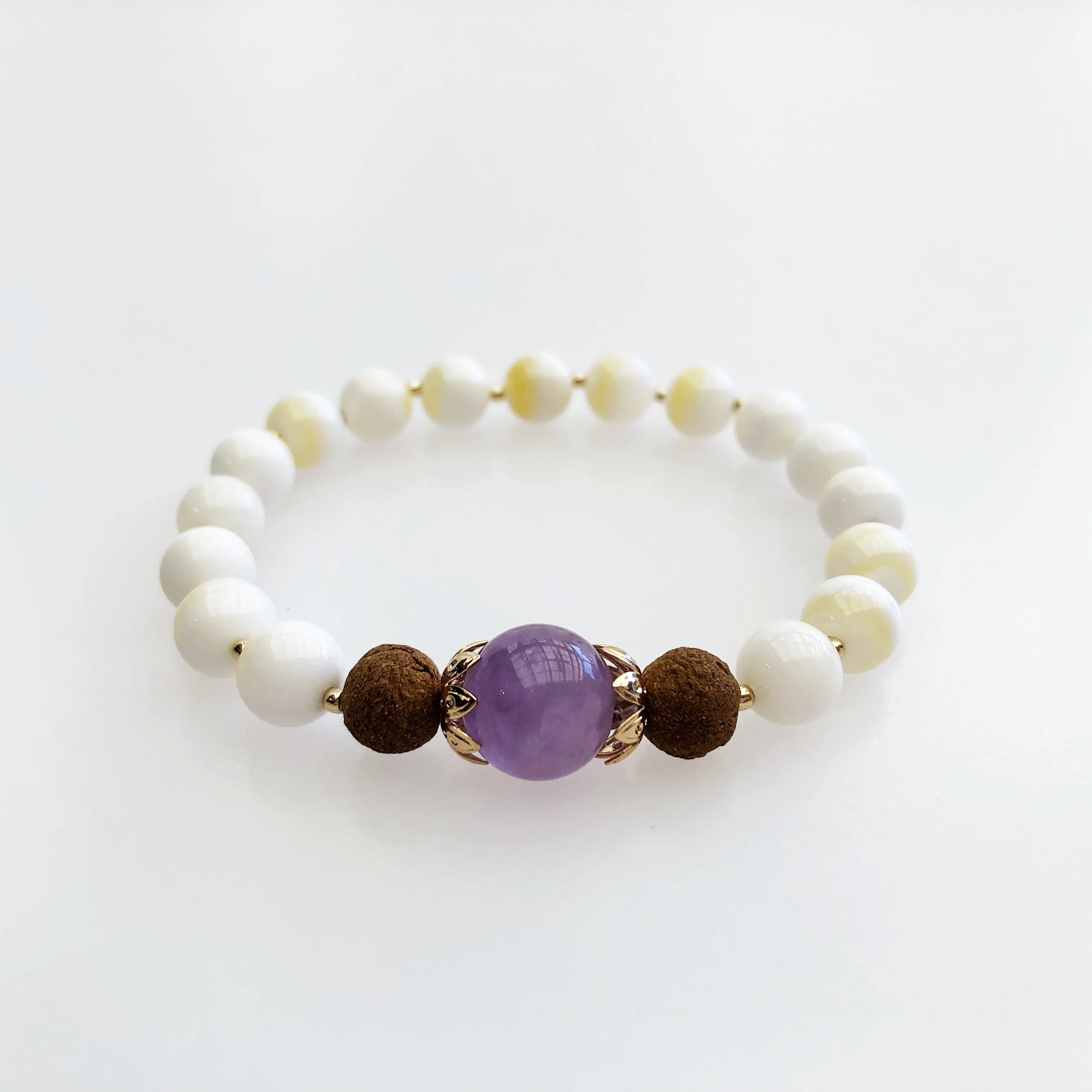 Beaded Tridacna Bracelet with Herbal Bead