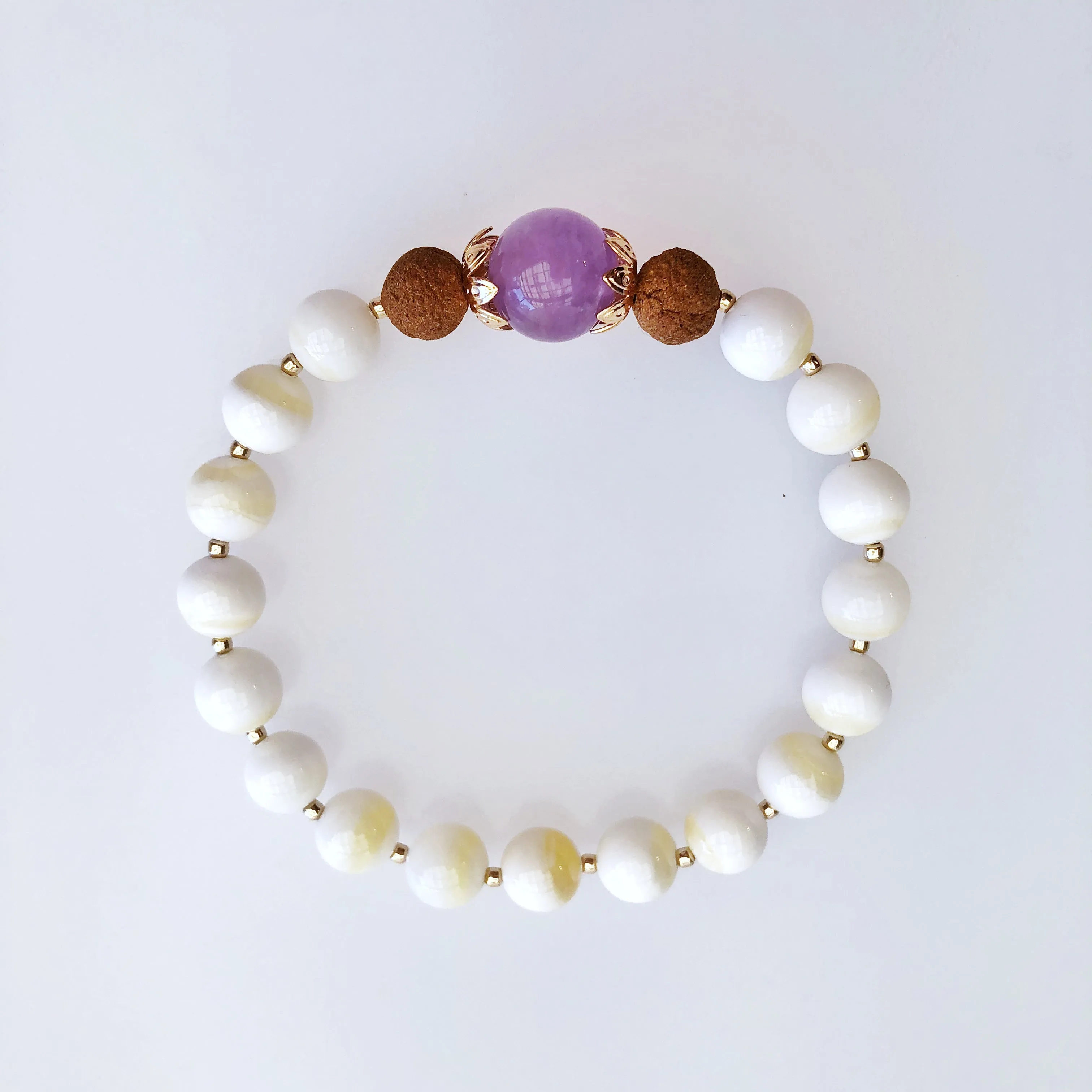 Beaded Tridacna Bracelet with Herbal Bead