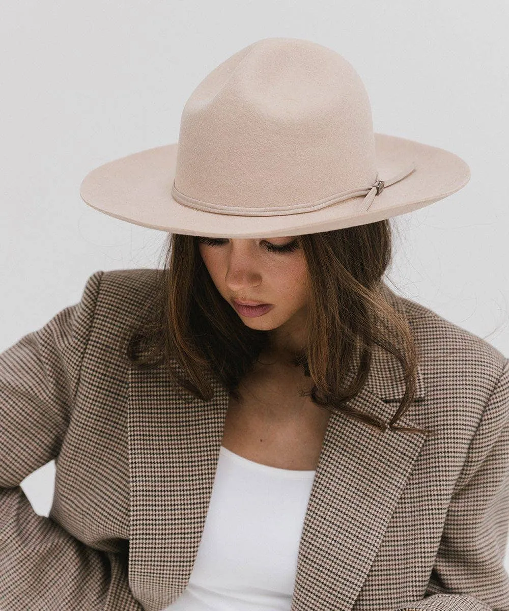 Camille Campaign Crown: Size S/M 57 / Cream