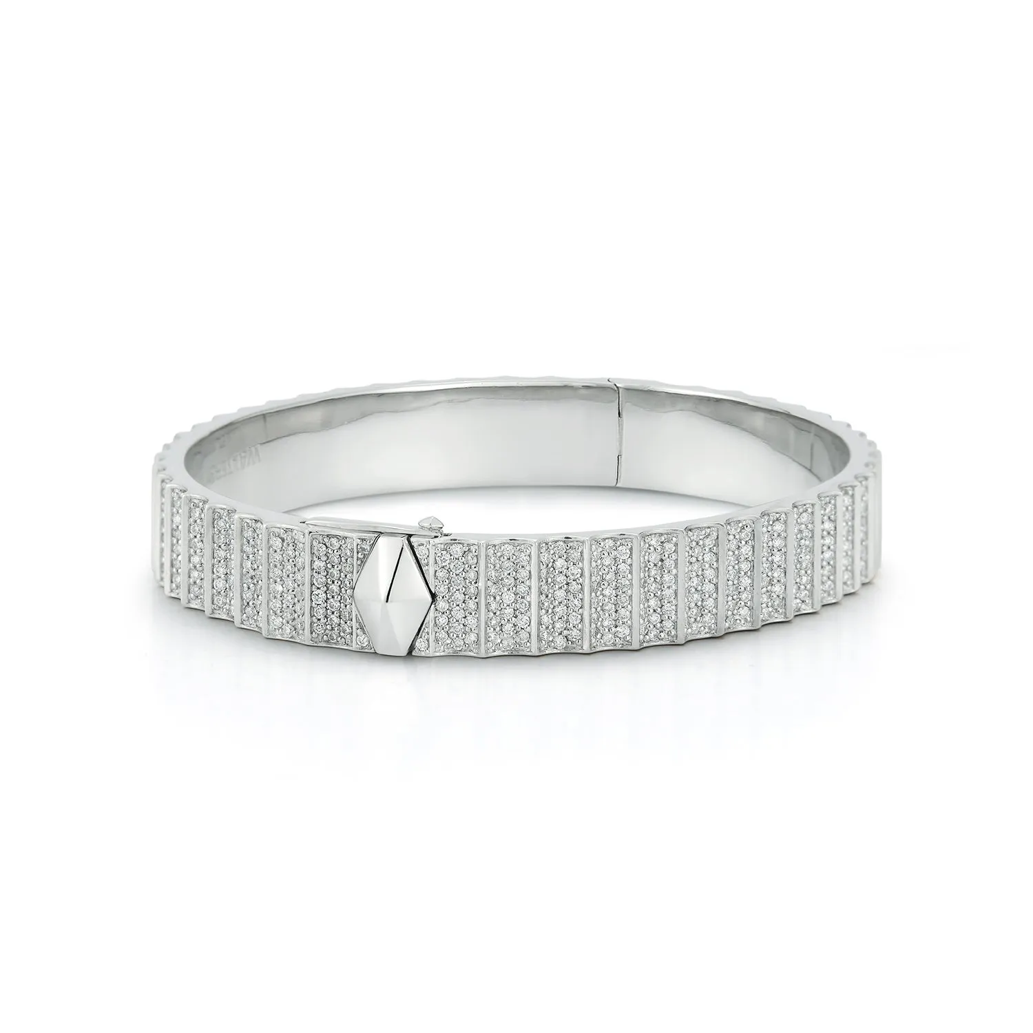 CII 18K WHITE GOLD AND ALL DIAMOND FLUTED BANGLE BRACELET