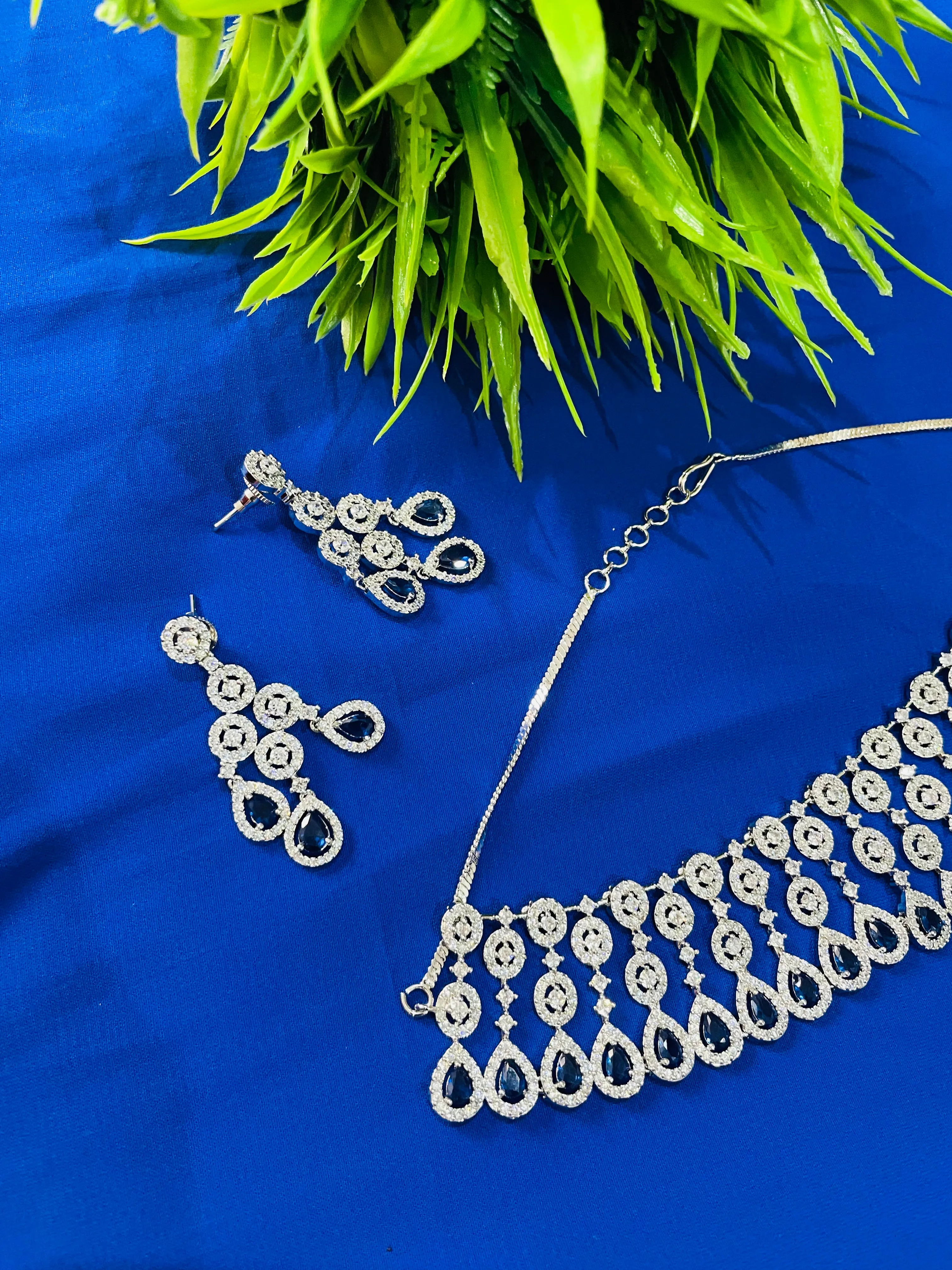 EMERALD GREEN  NECKLACE-Elegance149