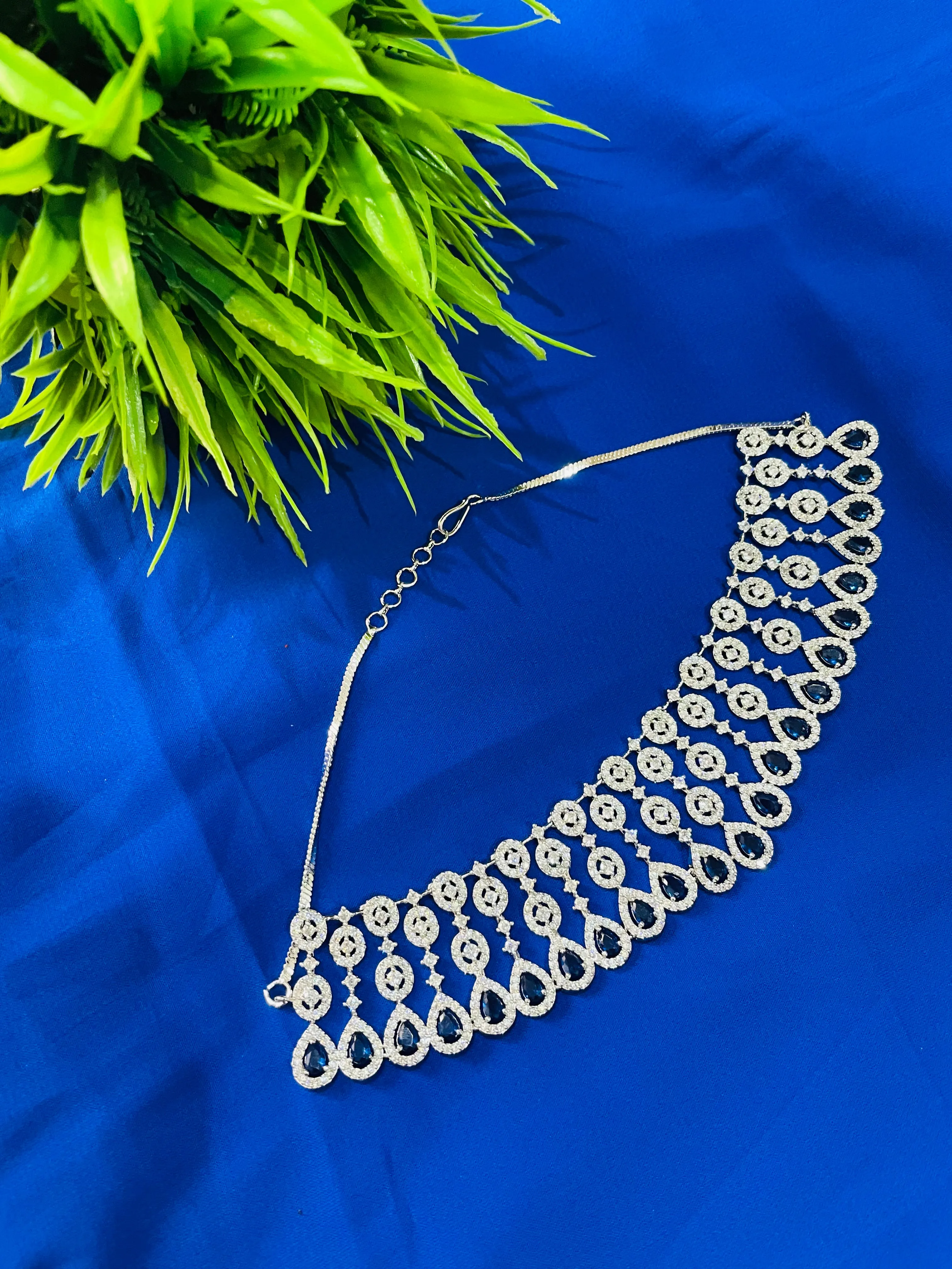 EMERALD GREEN  NECKLACE-Elegance149