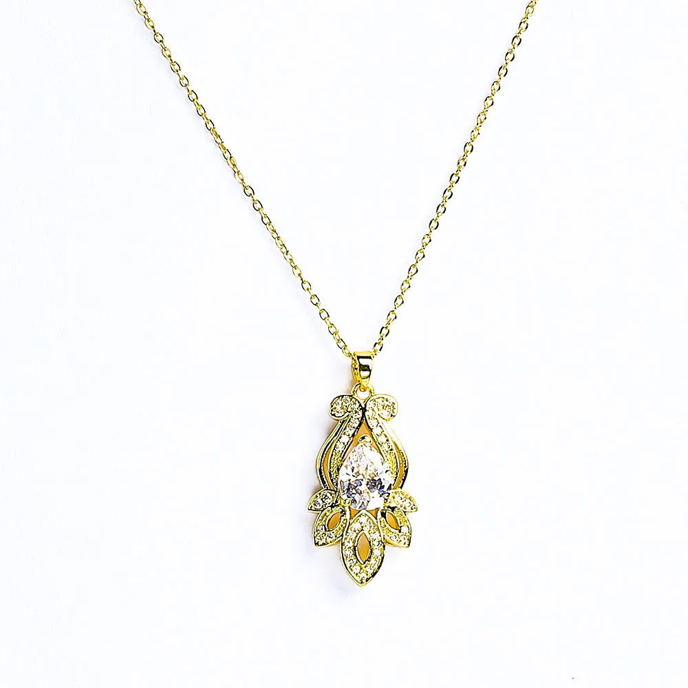 Feminine Adorned Bright Zircon Necklace - Fluffy