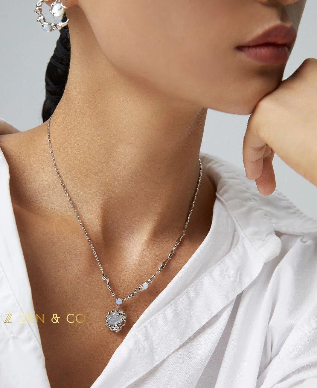 FEYA Fairy necklace with mother of pearl pendant and dainty moonstone