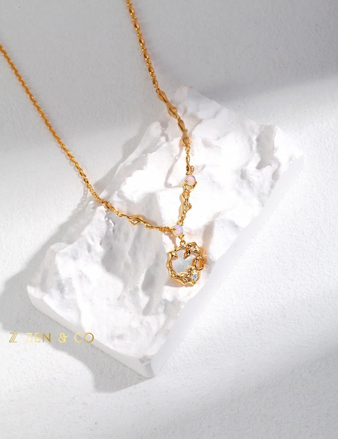 FEYA Fairy necklace with mother of pearl pendant and dainty moonstone