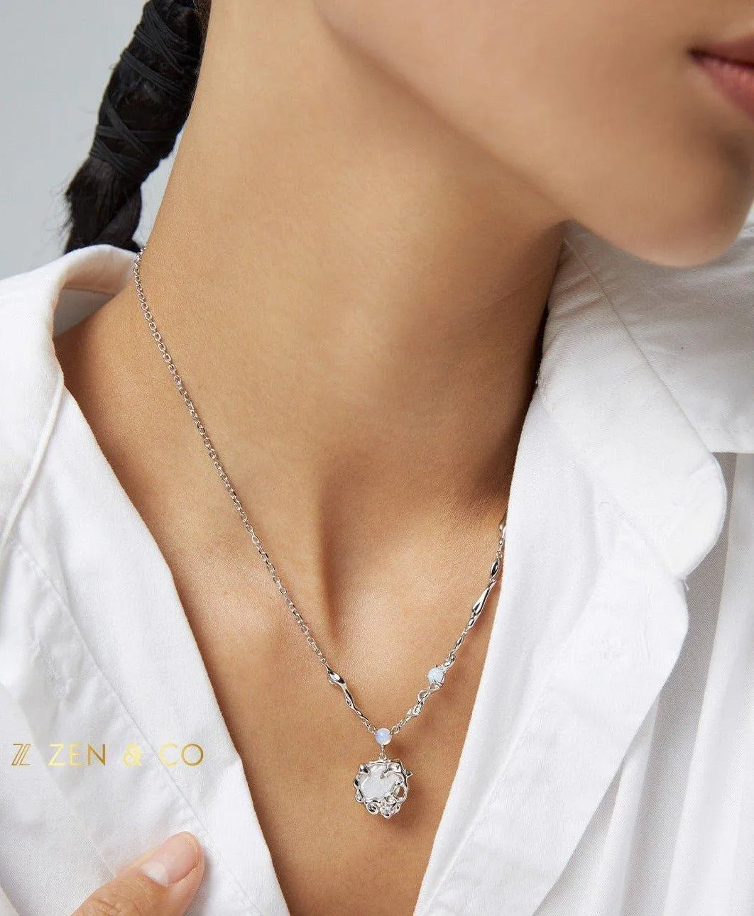 FEYA Fairy necklace with mother of pearl pendant and dainty moonstone