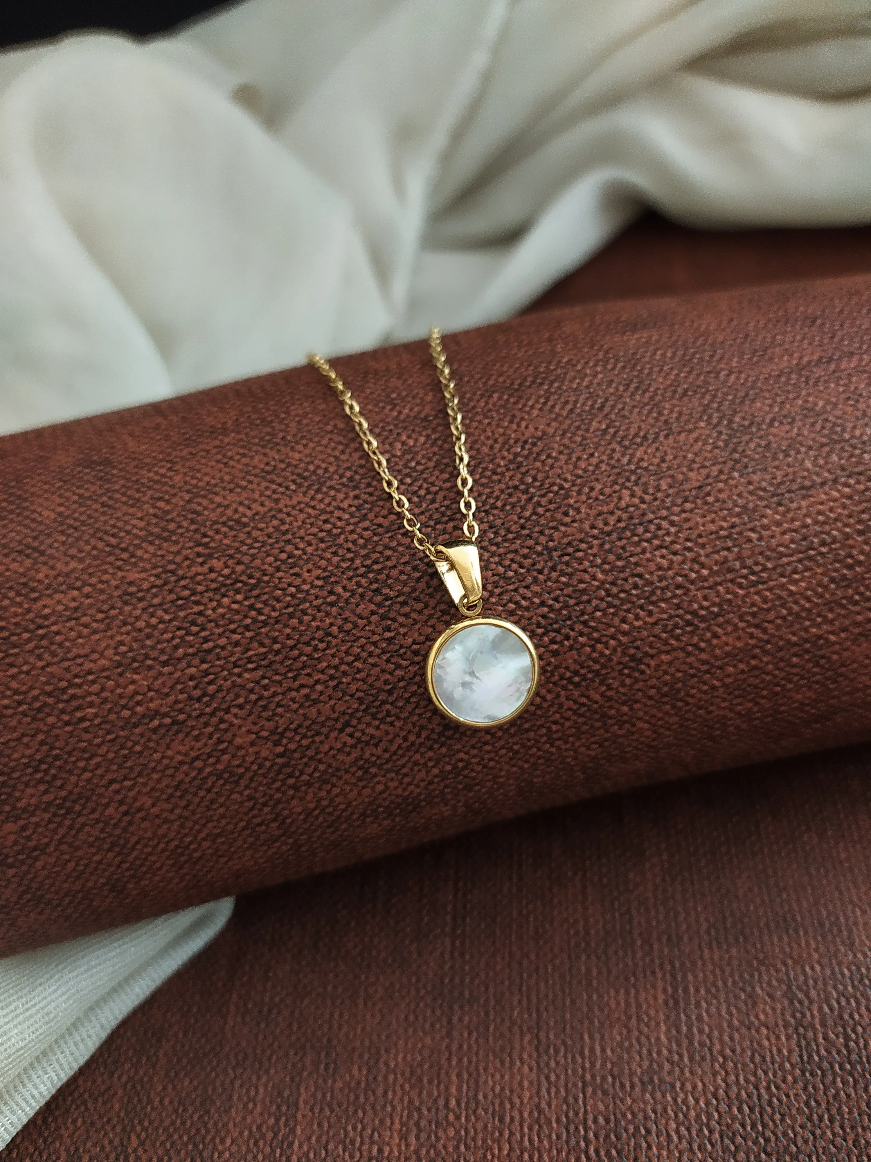 Gold-Plated Chain with Mother of Pearl Pendant and Studs