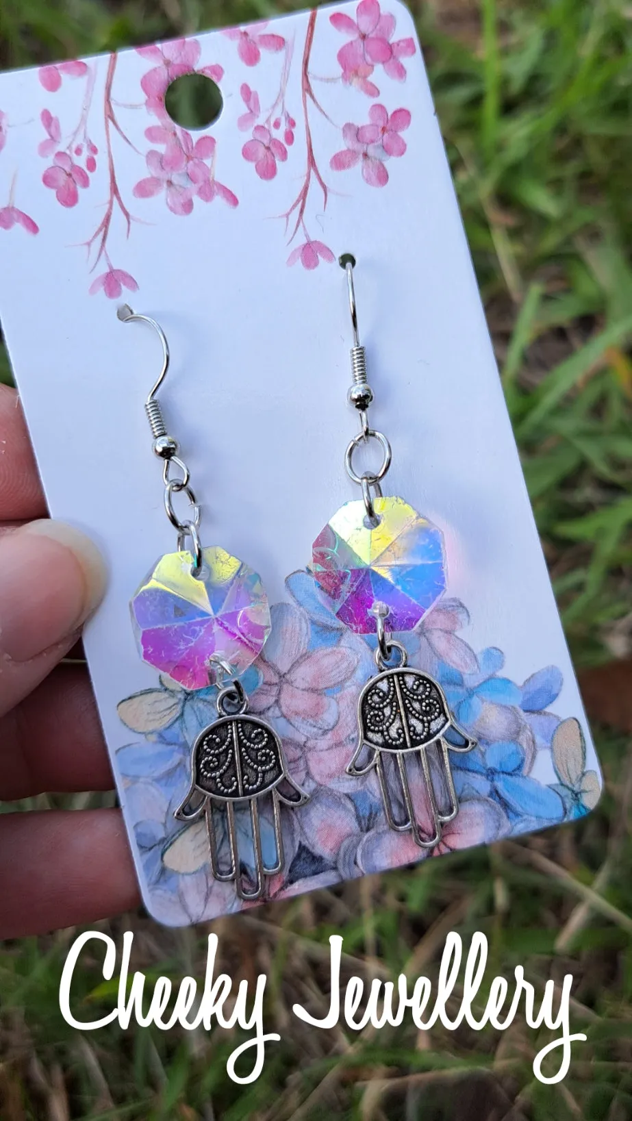 Hamsa hand earrings with hex crystals, Light wright jewellery, all so cute. Filigree earrings, dangly earrings.