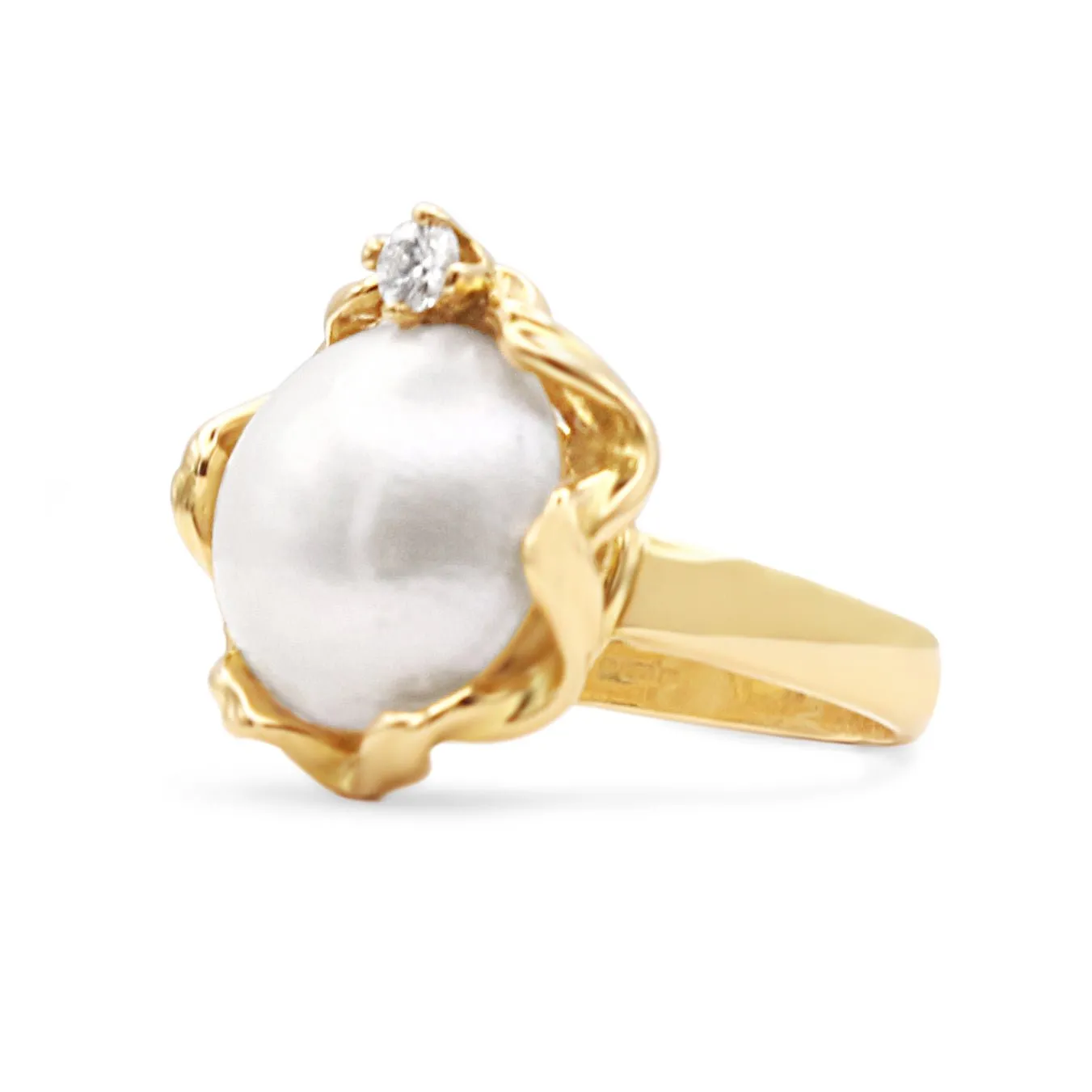 Mabe Pearl & Diamond Ring - 18ct Yellow Gold