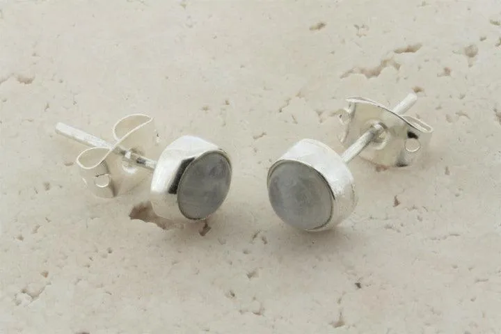 moonstone stud - 6mm