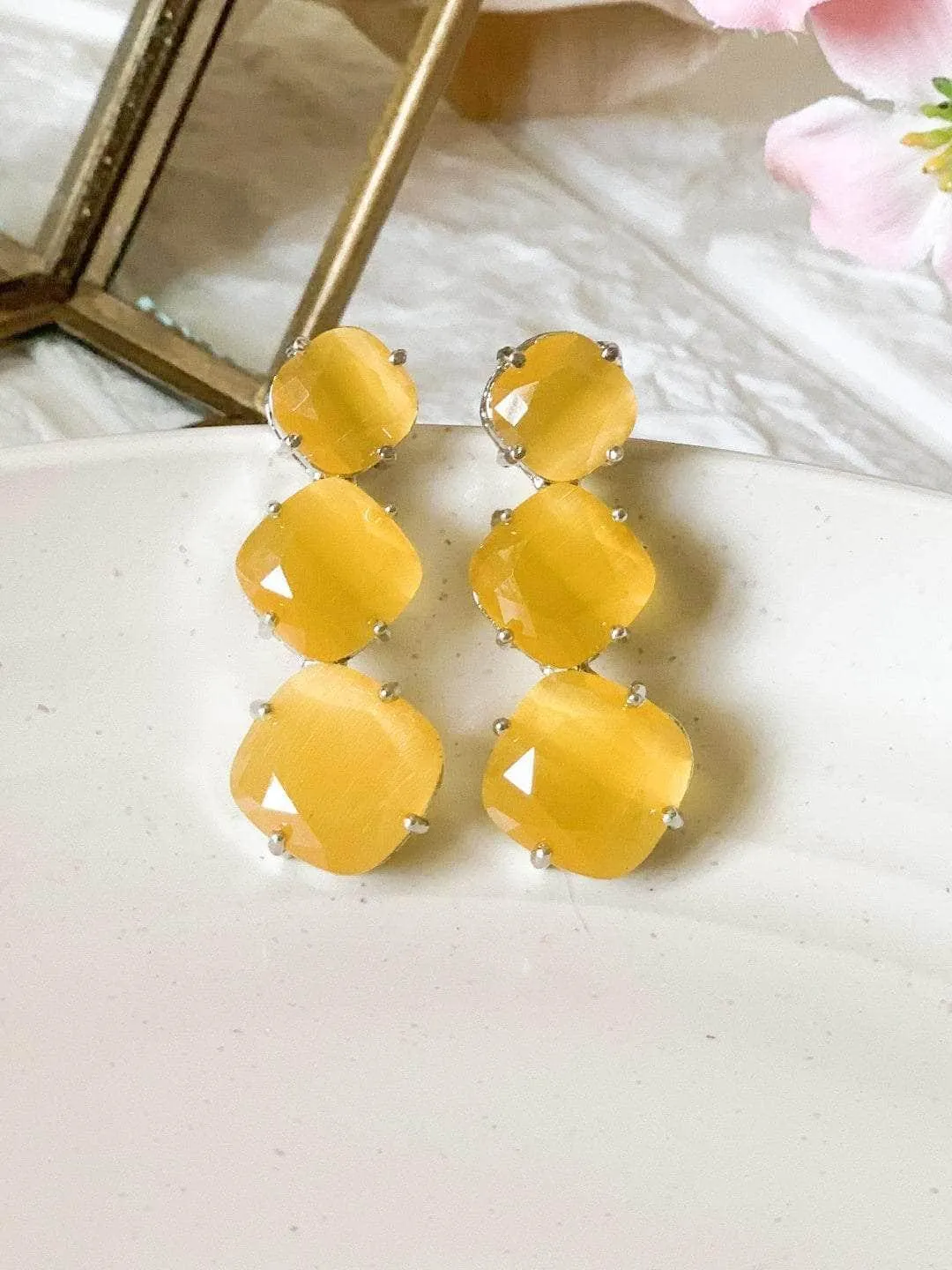 Nikita Dutta In Crystal Cascade Earring White