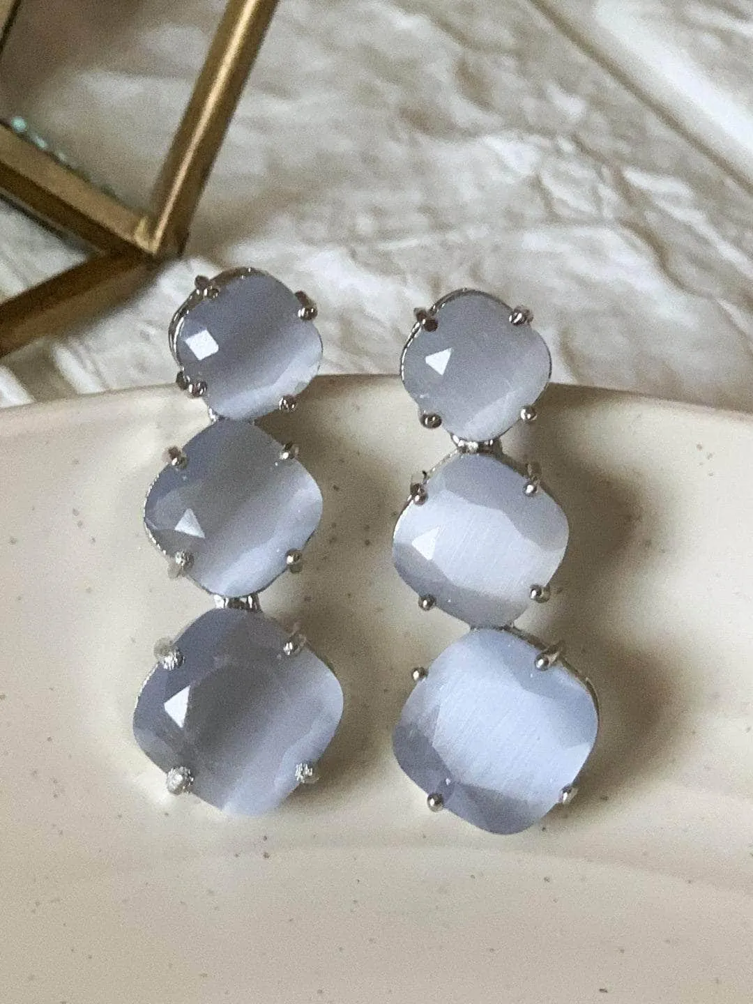 Nikita Dutta In Crystal Cascade Earring White