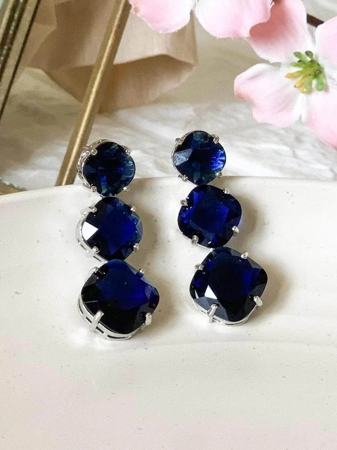 Nikita Dutta In Crystal Cascade Earring White