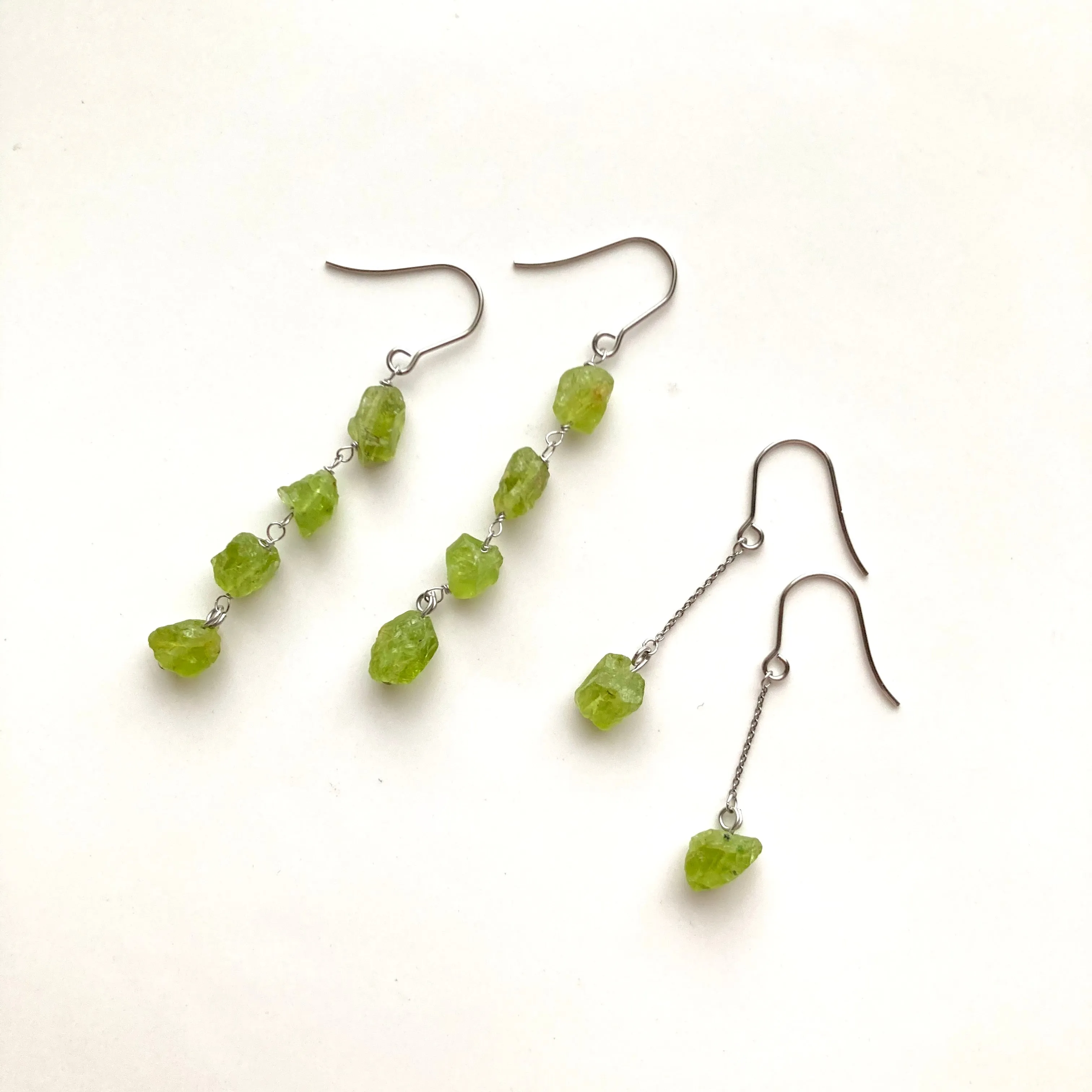 Peridot Chain Pierces / Earrings (SILVER)