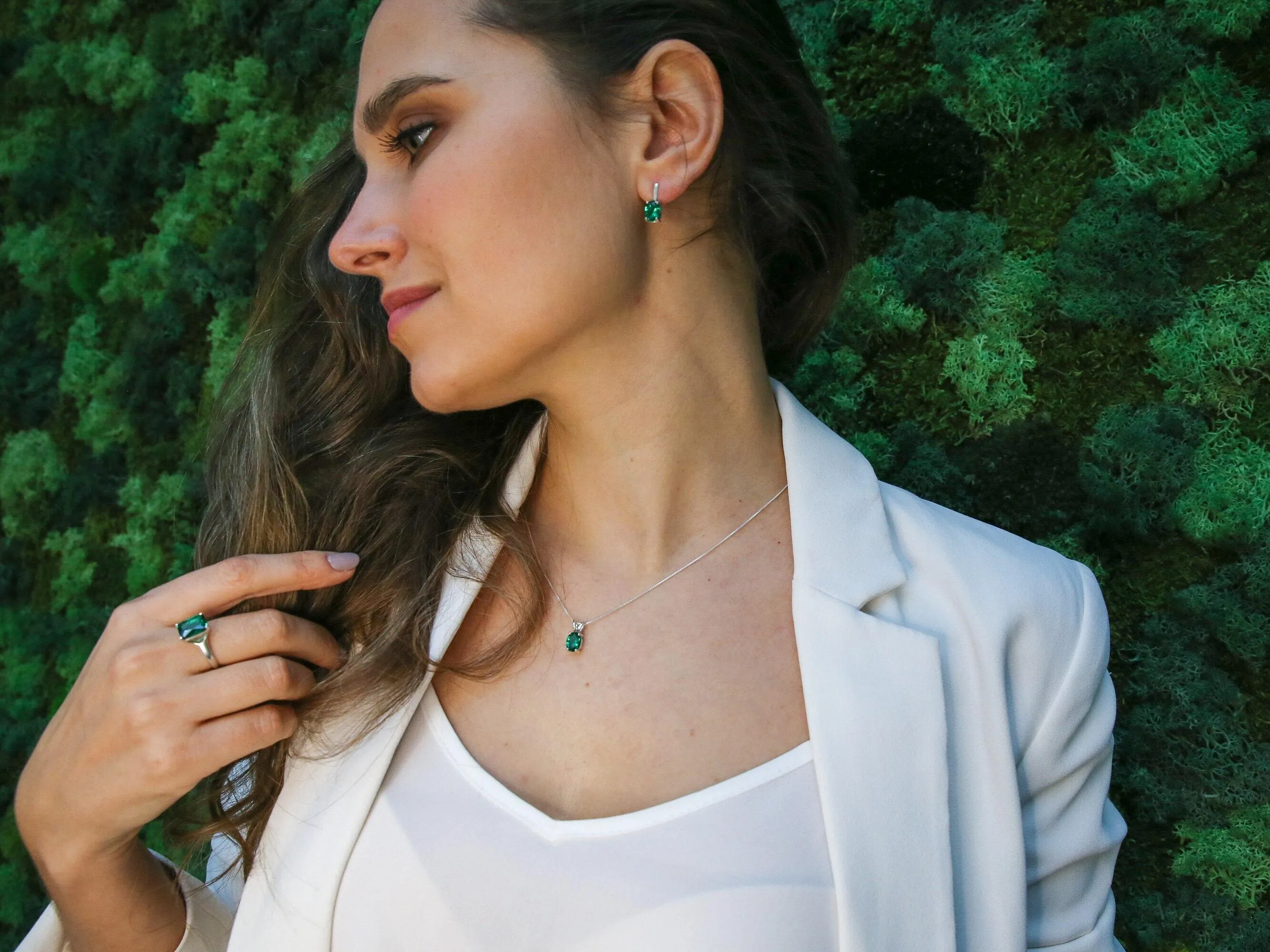 Peridot Necklace - Minimalist Oval Necklace - Dainty Green Pendant