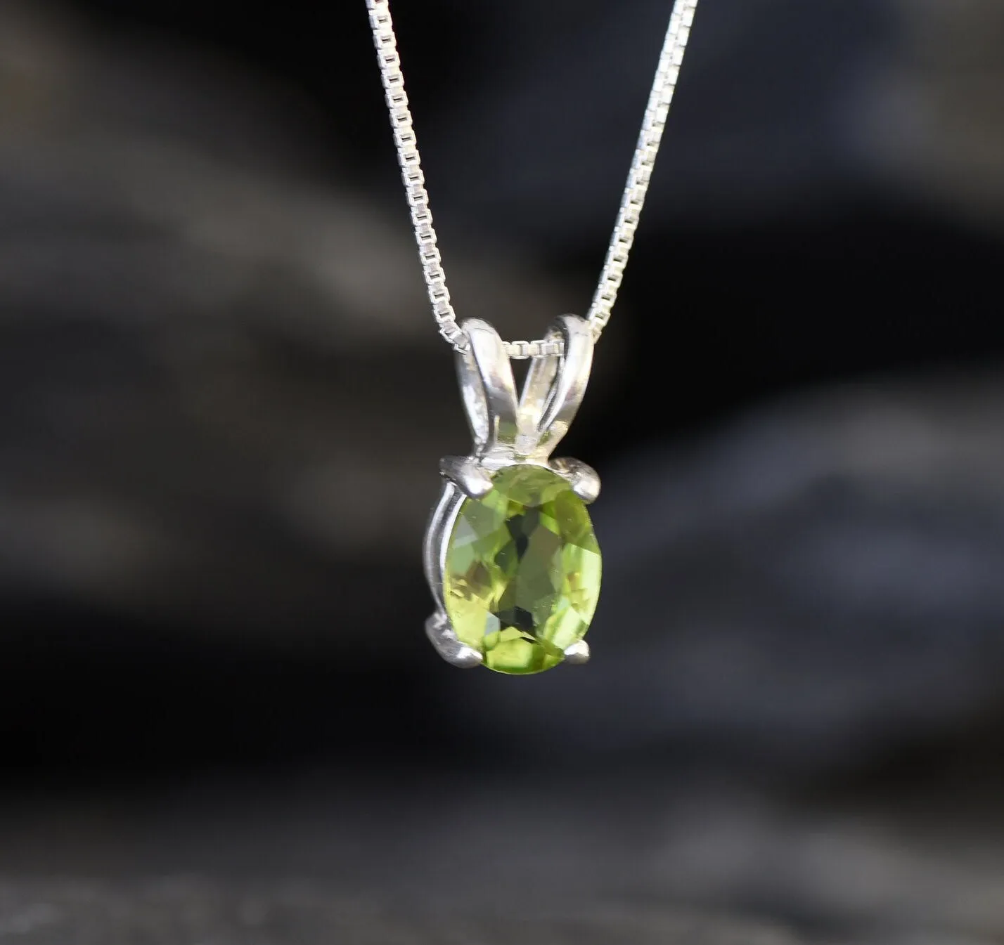 Peridot Necklace - Minimalist Oval Necklace - Dainty Green Pendant