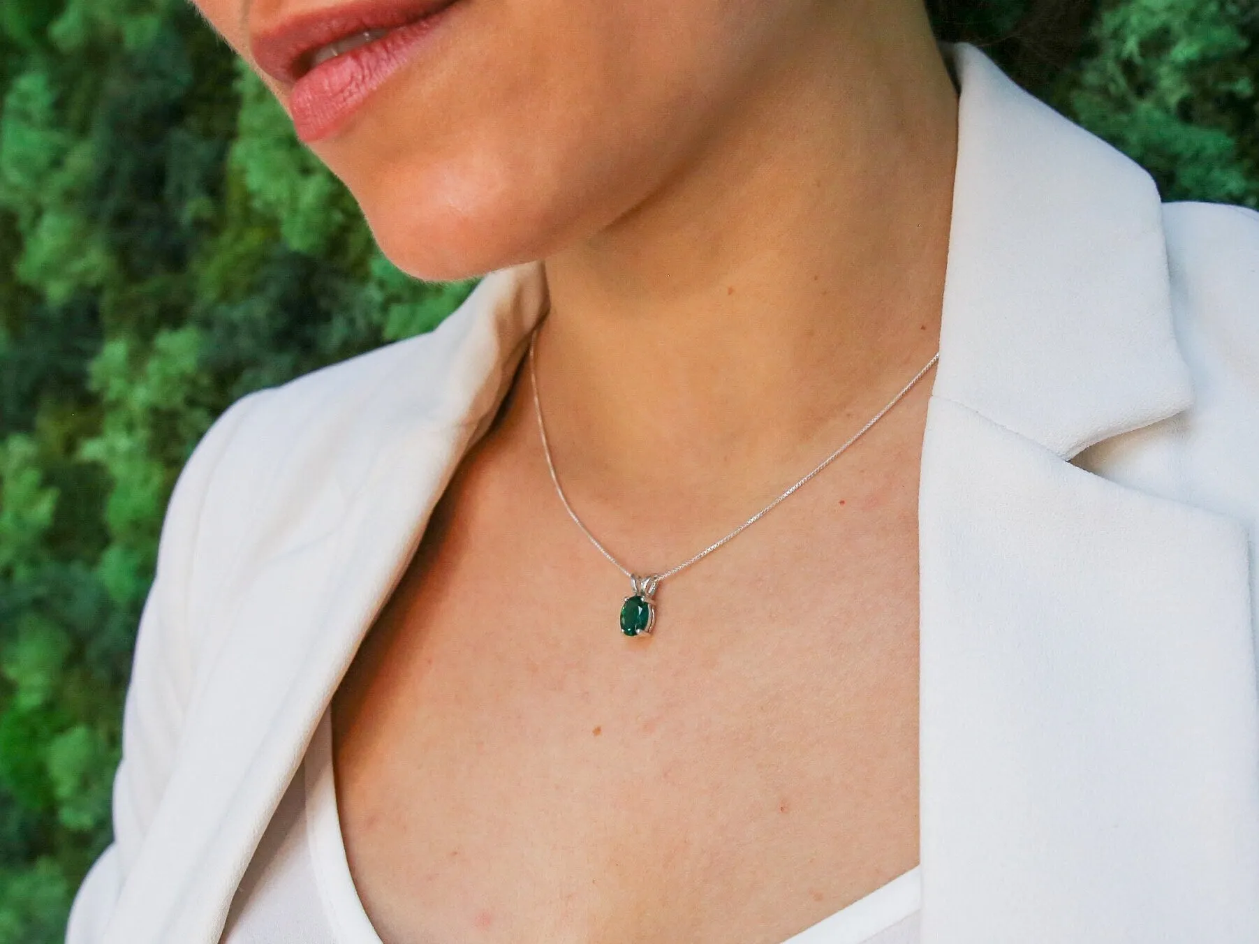 Peridot Necklace - Minimalist Oval Necklace - Dainty Green Pendant
