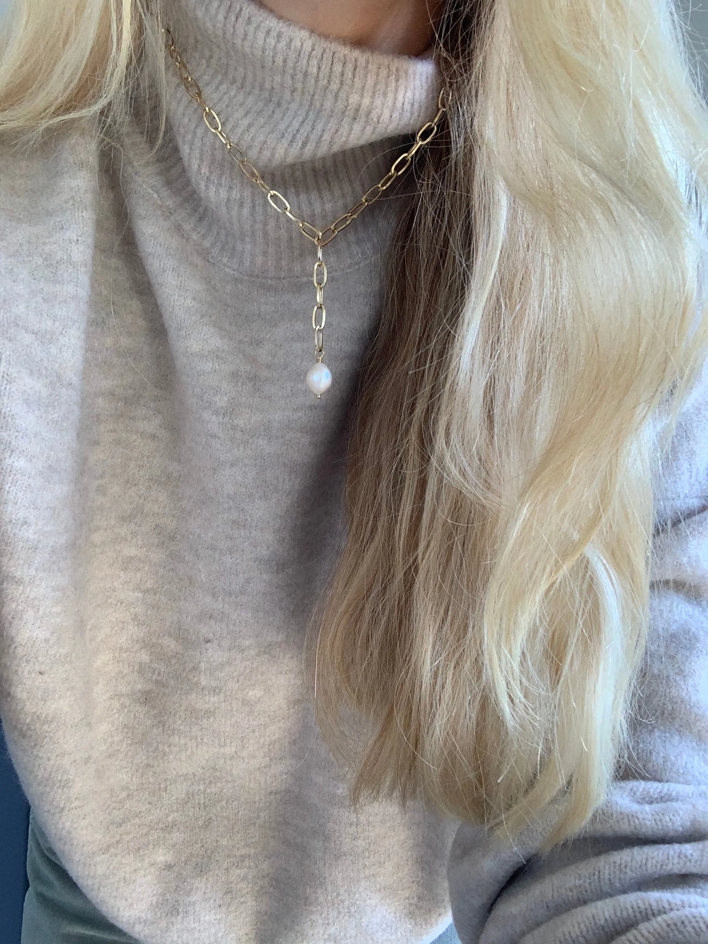 Petite Enormae Necklace Pearl drop - Water Resistant