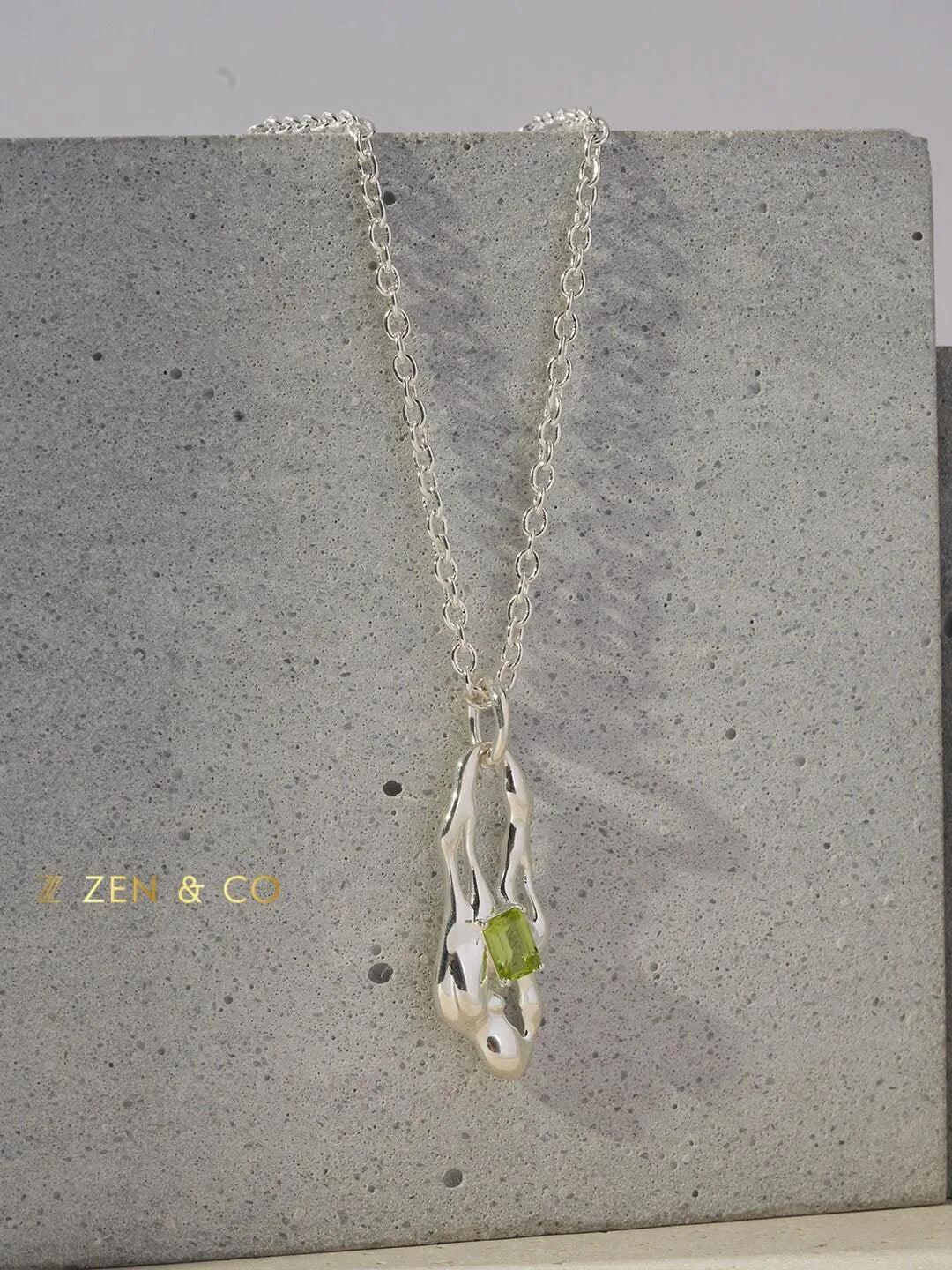 QUEENIE Leo birthstone jewelry set Peridot drop earrings and pendant necklace