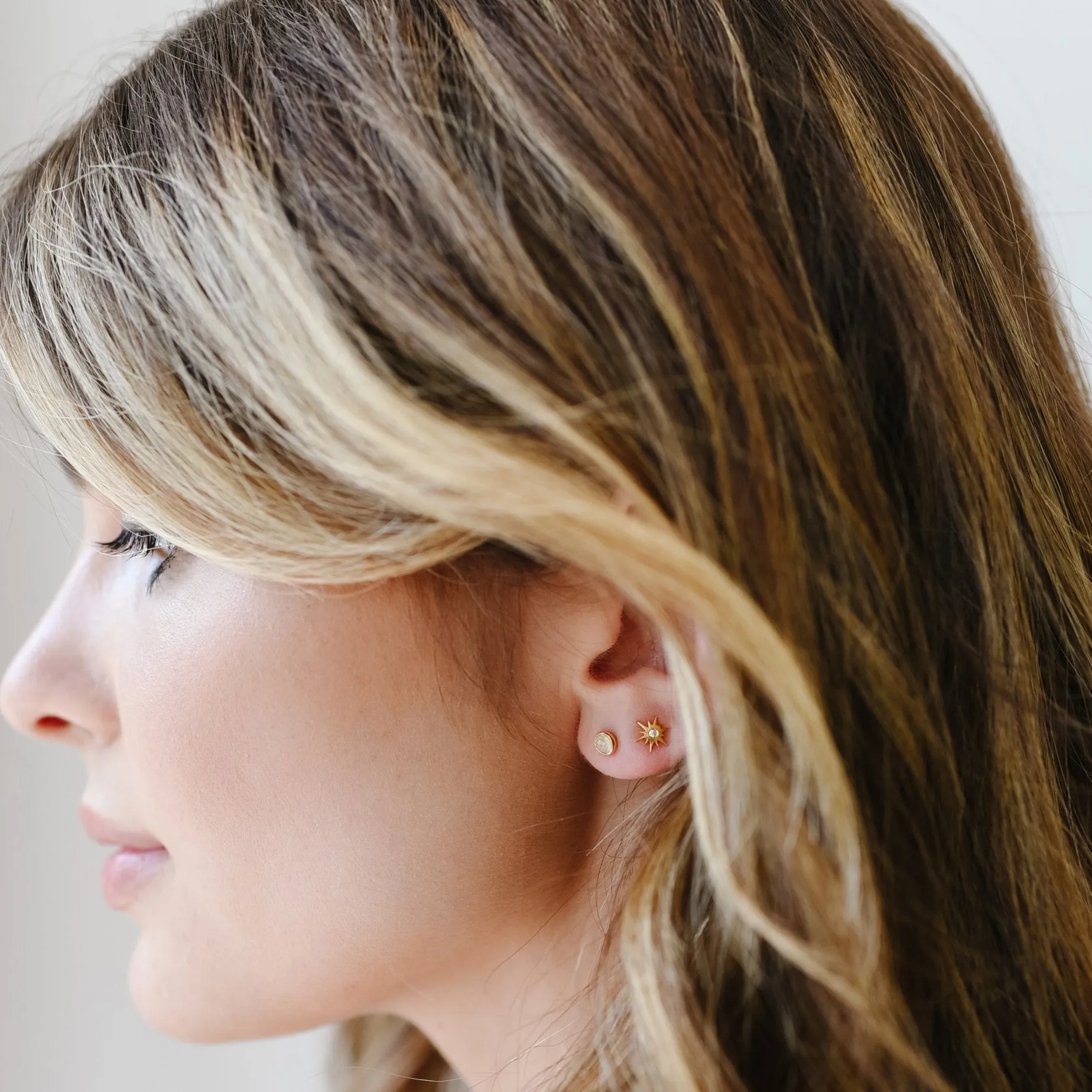 TINY PROTECT STUD EARRINGS - RAINBOW MOONSTONE & GOLD
