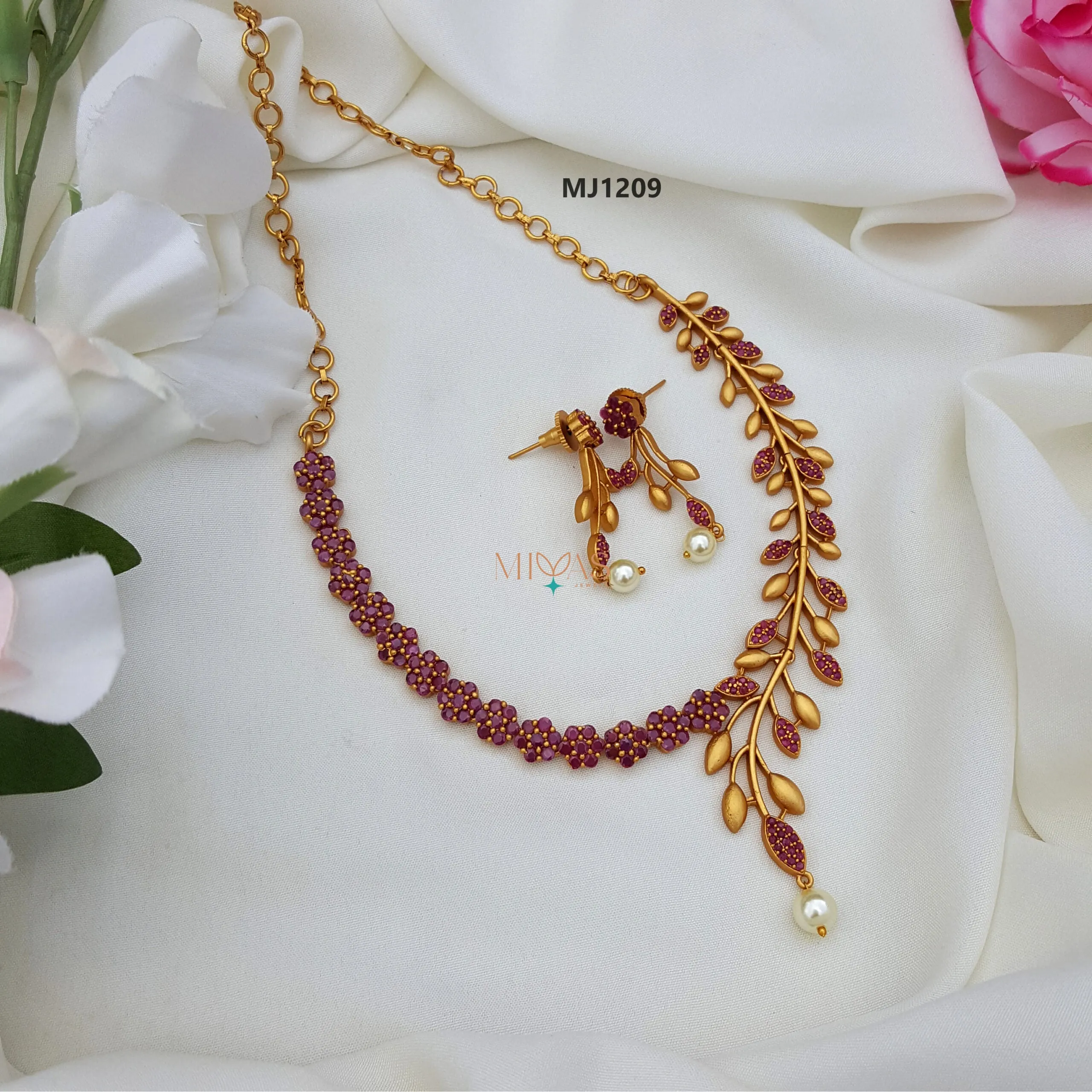 Unique Leaf Design Necklace